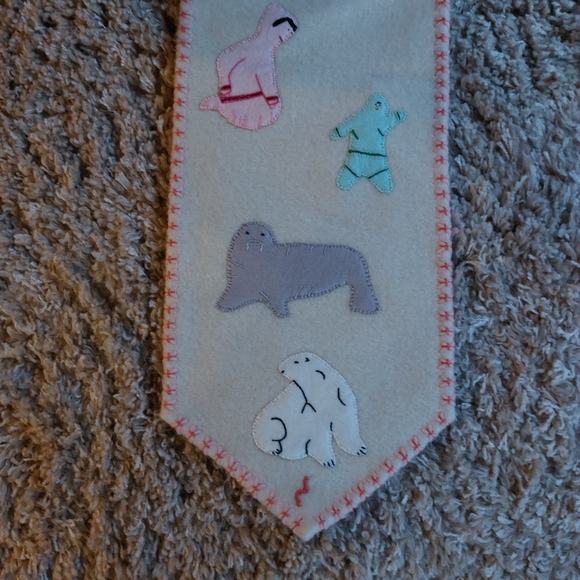 Inuit wall hanging - Picture 4 of 5